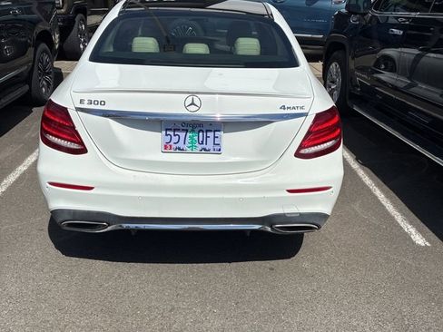 Used 2017 Mercedes-Benz E 300 4MATIC image 9