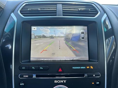Used 2017 Ford Explorer Platinum image 20