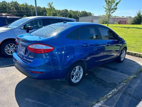 Used 2019 Ford Fiesta SE FWD image 2