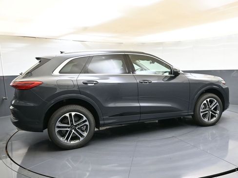 Certified 2025 Audi Q5 Premium w/ Convenience Package image 6