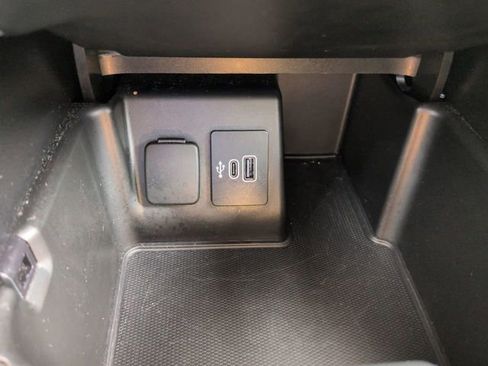 Certified 2025 Ford Explorer ST-Line image 24