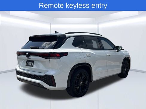 Used 2025 Volkswagen Tiguan SE R-Line FWD image 5
