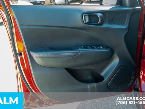 Used 2024 Hyundai Venue Limited FWD image 21