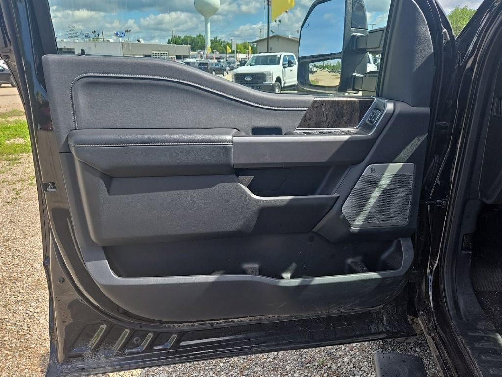 Used 2025 Ford F250 Lariat AWD/4WD image 31
