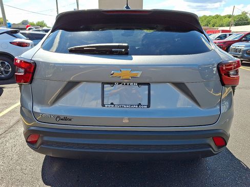 Used 2025 Chevrolet Trax LS image 4