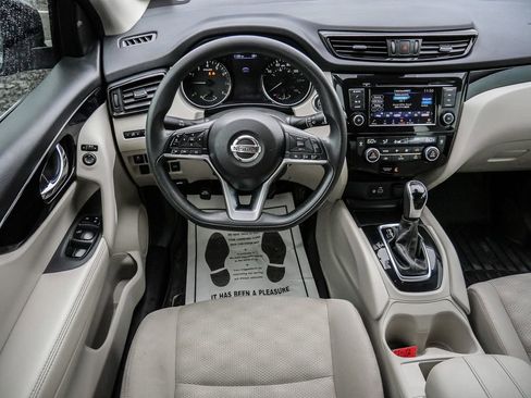 Used 2020 Nissan Rogue Sport SV FWD image 25