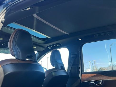 Certified 2023 Volvo XC90 B5 Plus w/ Protection Package image 40