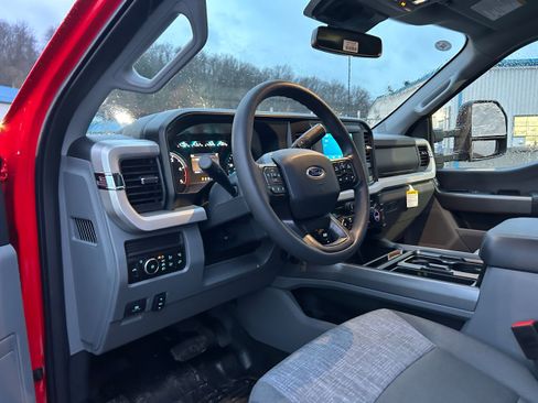 New 2026 Ford F550 4x4 Supercab Super Duty w/ XLT Value Package image 34