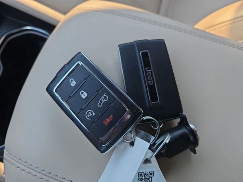 Used 2023 Jeep Grand Cherokee L Limited image 36