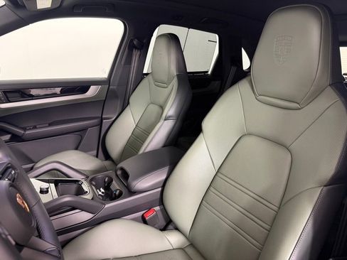 Certified 2026 Porsche Cayenne S AWD/4WD image 5