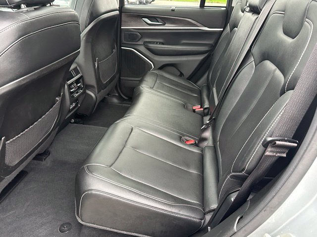 Used 2023 Jeep Grand Cherokee Limited w/ Luxury Tech Group II AWD/4WD image 15