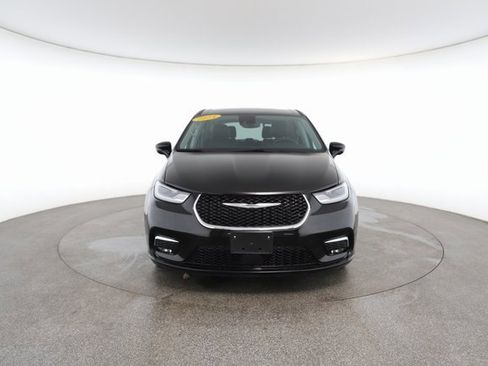 Used 2024 Chrysler Pacifica Touring-L image 30