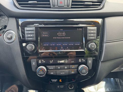 Used 2020 Nissan Rogue SV AWD/4WD image 21