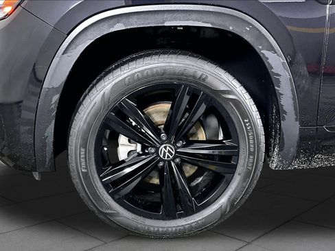 Used 2022 Volkswagen Atlas Cross Sport SEL R-Line AWD/4WD image 11
