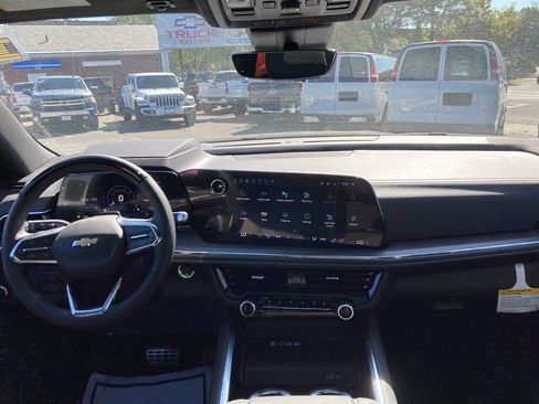 New 2025 Chevrolet Suburban Premier image 11
