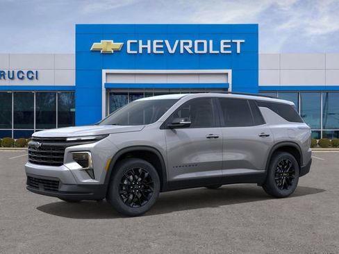 New 2026 Chevrolet Traverse LT image 2