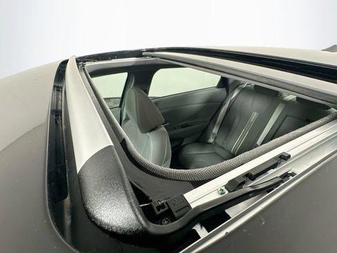 Used 2025 Hyundai Elantra SEL w/ Cargo Package FWD image 12