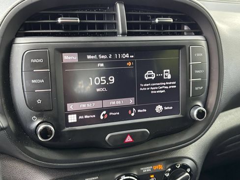 Used 2025 Kia Soul LX w/ LX Technology Package FWD image 19