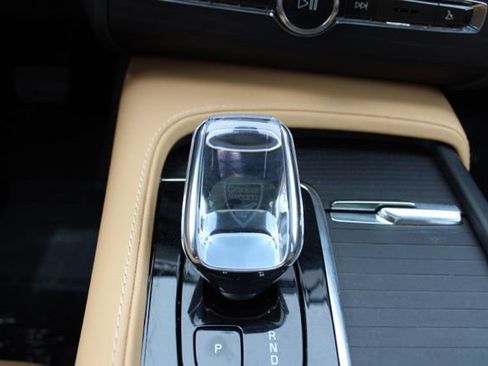 Certified 2025 Volvo XC90 T8 Ultra w/ Protection Package Premier AWD/4WD image 38
