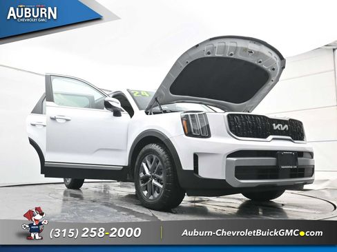 Used 2024 Kia Telluride LX image 32