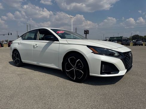 New 2025 Nissan Altima 2.5 SR w/ SR Premium Package image 8