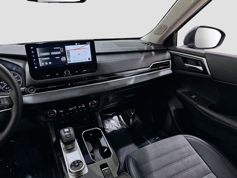 Used 2025 Mitsubishi Outlander SE image 24