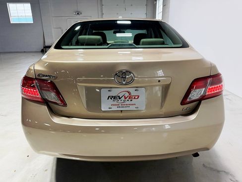 Used 2011 Toyota Camry LE image 6