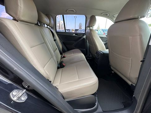 Used 2018 Volkswagen Tiguan Limited w/ Premium Package FWD image 17