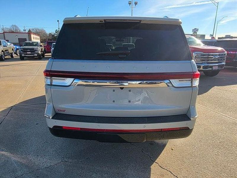 Used 2024 Lincoln Navigator Reserve AWD/4WD image 5