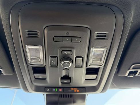 Used 2024 Chevrolet Suburban Premier AWD/4WD image 31