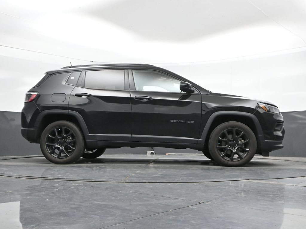 Used 2022 Jeep Compass Latitude w/ Convenience Group AWD/4WD image 39