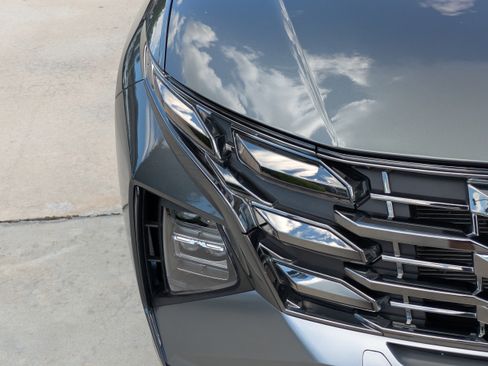 Certified 2025 Hyundai Tucson Limited AWD/4WD image 7