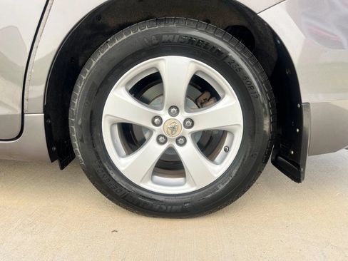 Used 2011 Toyota Sienna LE FWD image 41