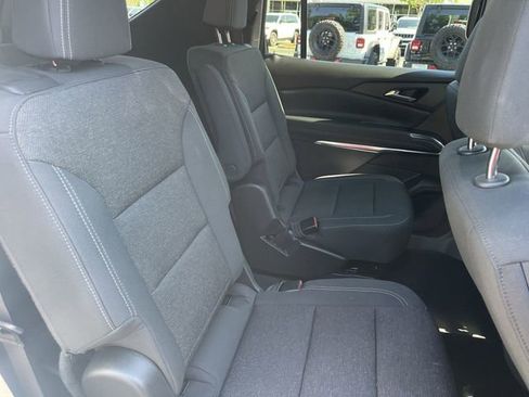 Used 2026 Chevrolet Traverse LT w/ Driver Confidence Package FWD image 38