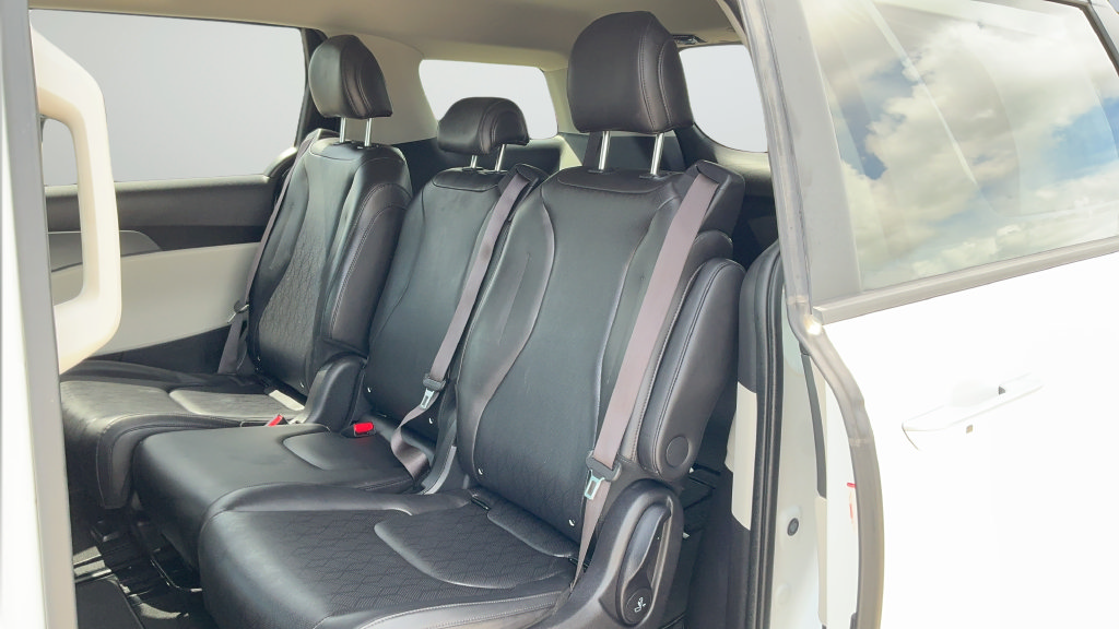 Used 2022 Kia Carnival LX FWD image 20