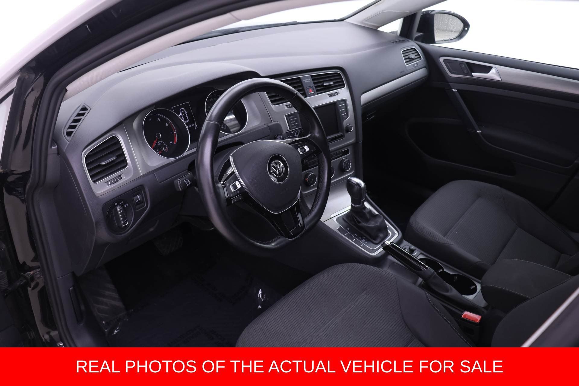 Used 2016 Volkswagen Golf S FWD image 3