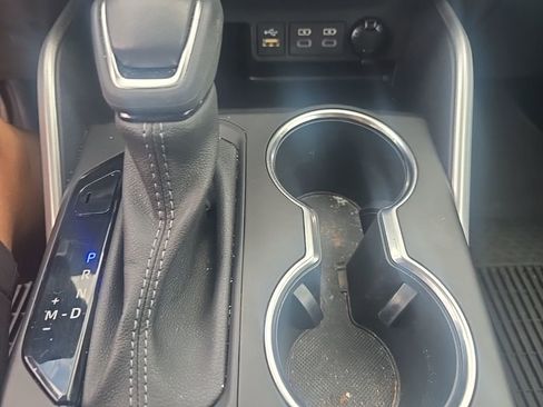 Used 2023 Toyota Highlander XLE image 17