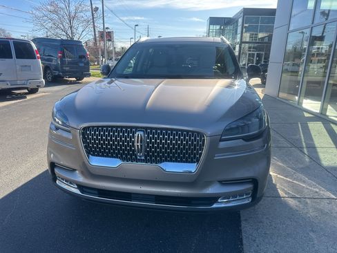Used 2020 Lincoln Aviator Reserve w/ Equipment Group 201A image 6