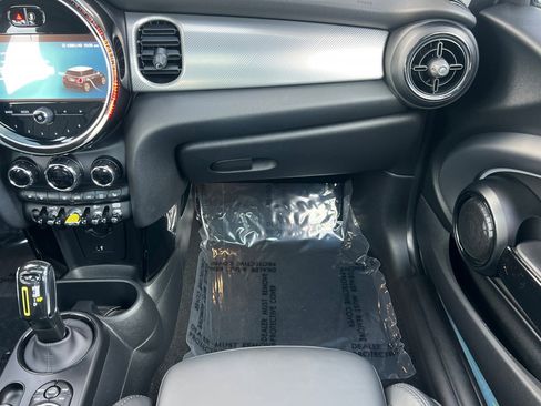 Used 2024 MINI Cooper SE w/ Signature Upholstery Package image 30