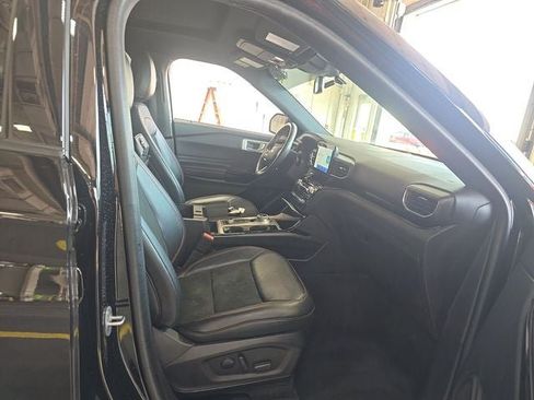 Used 2023 Ford Explorer ST-Line w/ Class IV Trailer Tow Package AWD/4WD image 13