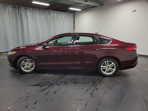 Used 2018 Ford Fusion SE w/ Fusion SE Technology Package image 5
