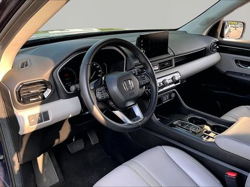 Used 2025 Honda Pilot EX-L image 11