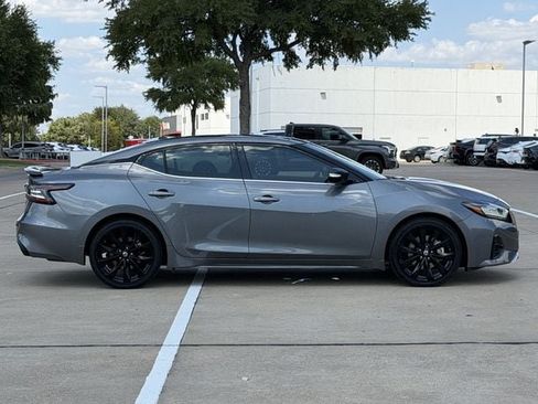 Used 2020 Nissan Maxima SR w/ Sport Mat Group FWD image 3