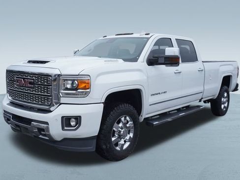Used 2019 GMC Sierra 3500 Denali w/ Duramax Plus Package image 3