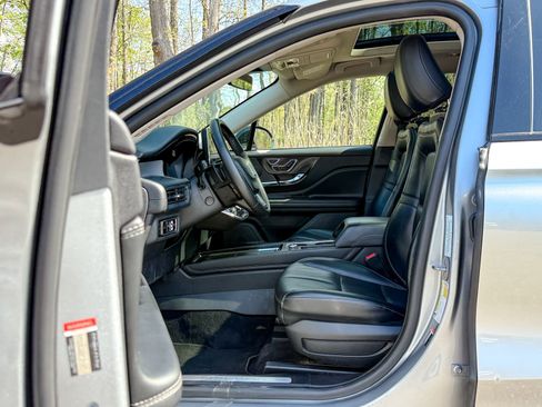 Used 2023 Lincoln Corsair AWD w/ Equipment Group 101A image 18