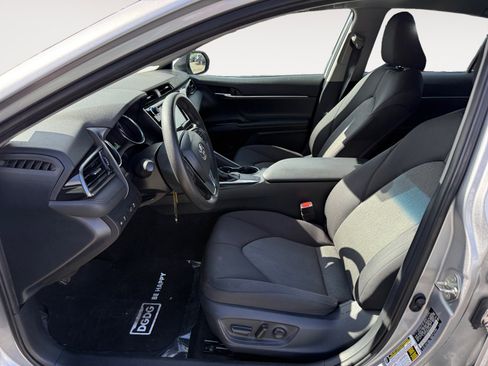 Used 2019 Toyota Camry LE FWD image 10