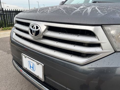 Used 2012 Toyota Highlander SE w/ Tow Pkg AWD/4WD image 14