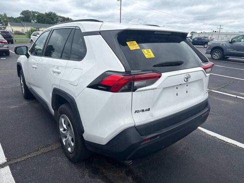 Used 2021 Toyota RAV4 LE AWD/4WD image 2