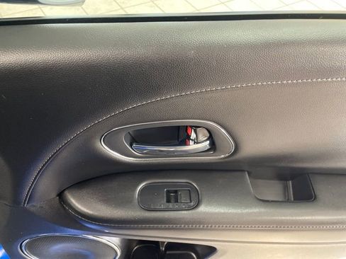 Used 2021 Honda HR-V Touring image 14
