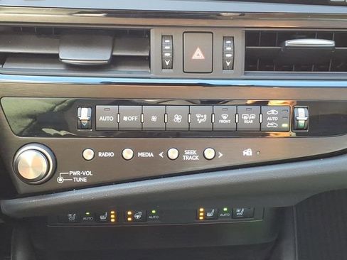 Used 2023 Lexus ES 250 250 w/ Premium Package image 10